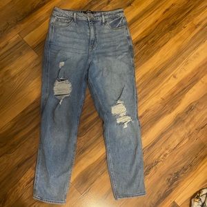 Hollister Mom Jean barely worn